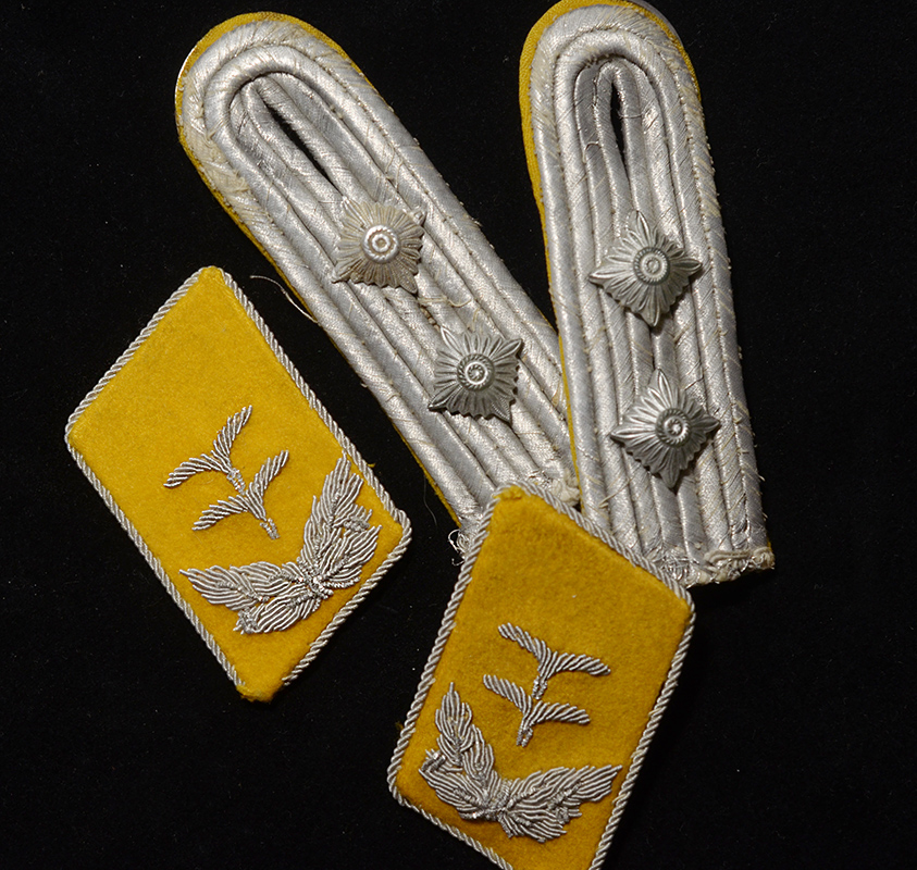 Luftwaffe Flight Oberleutnant Collar Patches & Hauptmann Epaulettes | Nicely Service Used
