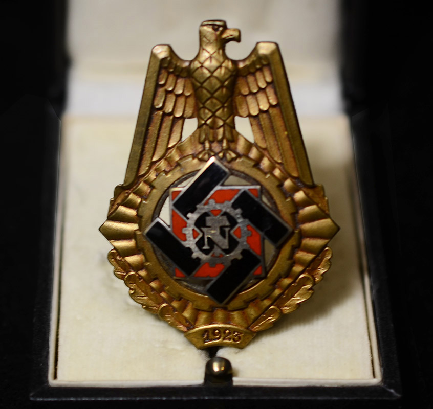 TeNo Award Badged Cased | 1923 Dated